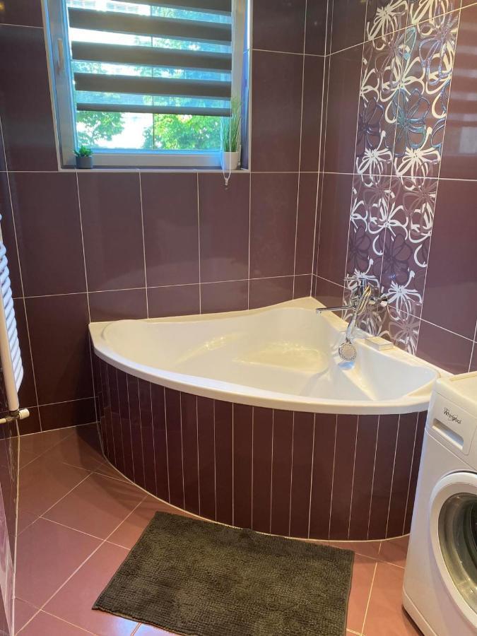 Gabrielle2 Apartman Debrecen Eksteriør bilde